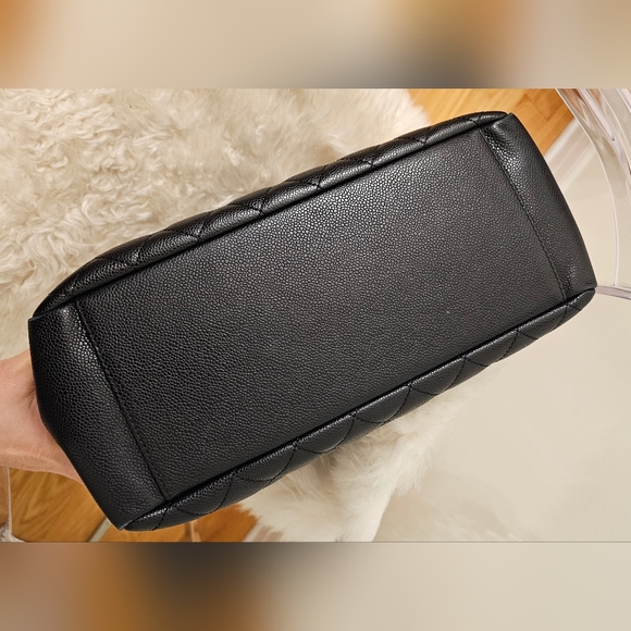 Authentic Chanel caviar grand shopping bag - Picture 8 of 9